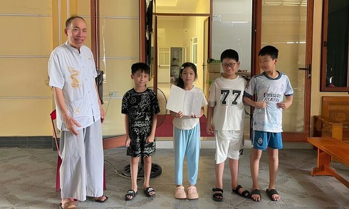 Ông 'gây sốt' với bảng nội quy nghỉ hè cho cháu