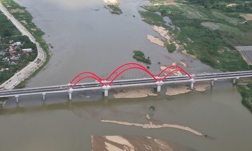Cầu vòm thép trên sông Trà Khúc trước thời điểm khánh thành