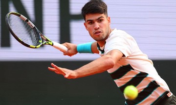 Alcaraz ngắt mạch thua set ở tứ kết Roland Garros?
