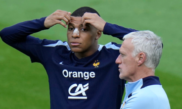 Deschamps: 'PSG vô địch Champions League không ảnh hưởng đến Mbappe'