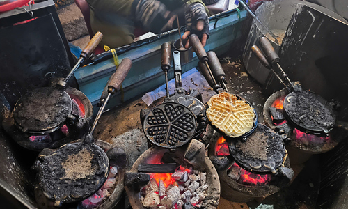 Hàng bánh dừa 30 năm chỉ dân địa phương mới biết ở Phú Yên