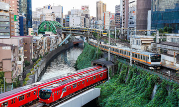 Tokyo phát động chiến dịch chống sàm sỡ trên tàu điện