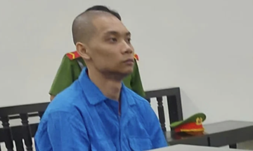 Sàm sỡ nhiều phụ nữ hàng xóm, đâm bị thương người can ngăn