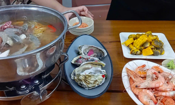 Tạm đình chỉ nhà hàng khiến 7 người ngộ độc sau khi ăn buffet