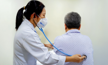 Sụp mí mắt kéo dài do nhược cơ