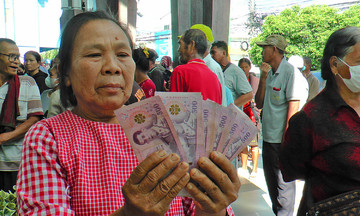Thái Lan trấn an người dân sau khi đình chỉ chương trình phát tiền