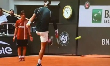Vì sao Musetti không bị truất quyền thi đấu như Djokovic?