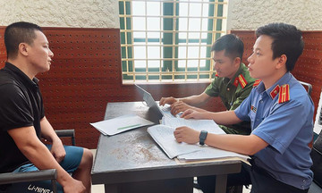 Cưỡng đoạt tiền người gây tai nạn với mẹ