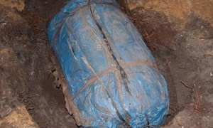 Âm mưu thoát tội của kẻ giấu xác vợ dưới hiên nhà 23 năm