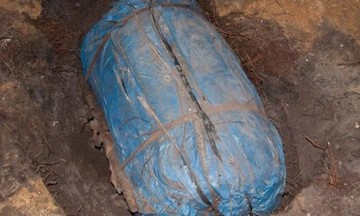 Âm mưu thoát tội của kẻ giấu xác vợ dưới hiên nhà 23 năm