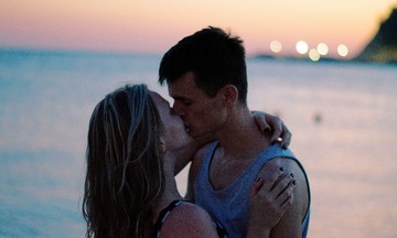 Trầm cảm có thể 'lây lan' qua hôn môi