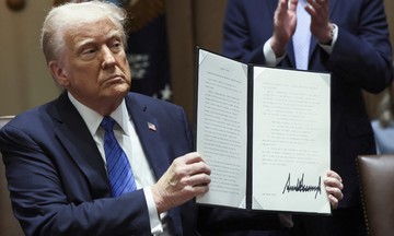 Ông Trump cấm cấp visa cho du học sinh muốn theo học Harvard