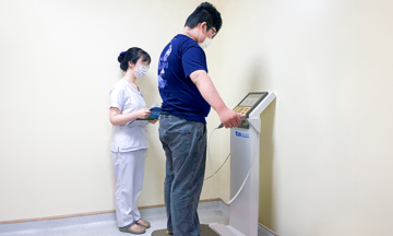 Bé trai 14 tuổi tăng huyết áp do béo phì