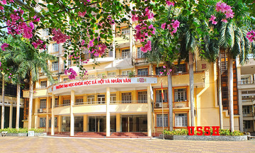 Học sinh sốc 'phát khóc' khi Nhân văn Hà Nội bỏ khối C00