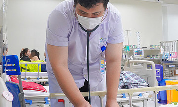 Thiếu niên 15 tuổi ngộ độc thuốc lá điện tử