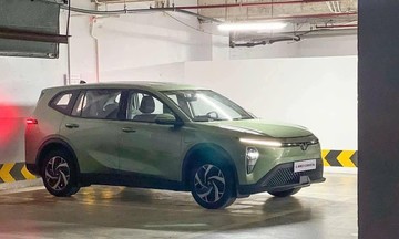 Lộ ảnh thực tế mẫu MPV đầu tiên của VinFast