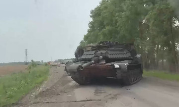 Lính Nga thu xe tăng Abrams, xe cứu kéo Challenger của Ukraine
