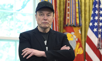 Musk mất gần 100 tỷ USD một ngày vì đấu khẩu với ông Trump