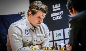 Carlsen hạ Caruana, trở lại đỉnh bảng siêu giải Na Uy