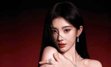 Mỹ nữ '4.000 năm có một' diện váy Đỗ Mạnh Cường