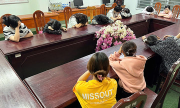 Cảnh sát truy tìm người liên quan vụ 'mua dâm thiếu nữ'