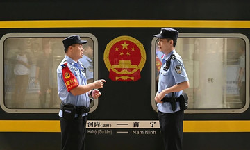 Trung Quốc mở thử nghiệm tàu hỏa phục vụ khách Việt