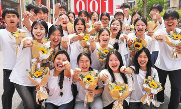 Thí sinh thi đại học Trung Quốc lần đầu giảm sau một thập kỷ