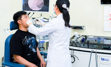 Vì sao rát họng khi chuyển mùa?
