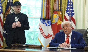 Rủi ro kinh doanh khi Musk đấu khẩu với ông Trump