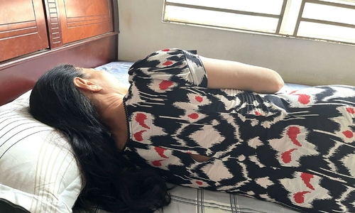 Tư thế ngủ phù hợp cho người suy giãn tĩnh mạch