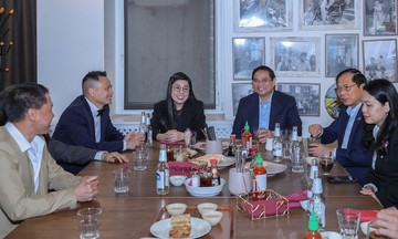 Thủ tướng thưởng thức phở, cà phê Việt Nam ở Estonia