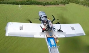 UAV 'Tia chớp' Nga chở theo drone để tăng năng lực tập kích