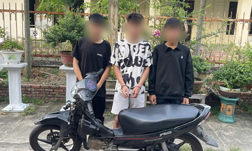Thiếu niên chém bạn trong quán ăn sáng