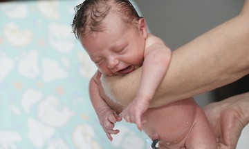 Sinh tại nhà, em bé có nguy cơ mắc bệnh gì?
