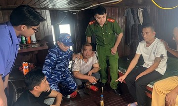 Hai thuyền trưởng tàu du lịch rủ nhau chơi ma túy