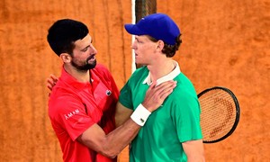 Djokovic thua Sinner ở bán kết Roland Garros