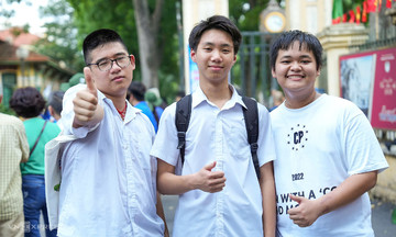 Gợi ý đáp án môn Toán thi lớp 10 ở Hà Nội