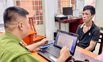 CSGT và người dân vây bắt kẻ trộm xe máy