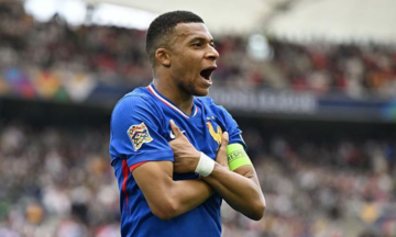 Kylian Mbappe giúp Pháp thắng Đức 2-0