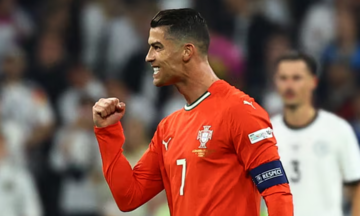 HLV Tây Ban Nha: 'Đối đầu Ronaldo là phước lành'