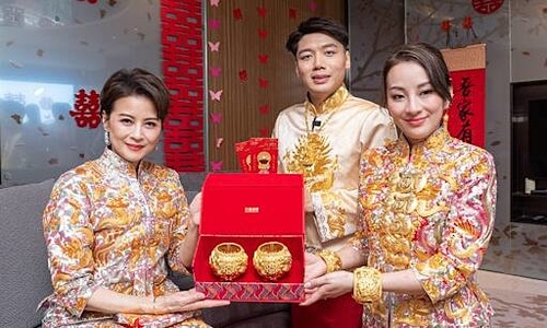 Lê Yến San khóc, cười khi con gái lấy chồng