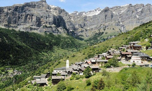 Làng Thụy Sĩ tặng 24.000 USD cho khách chuyển đến ở