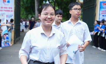 Đề Toán chuyên vào lớp 10 ở Hà Nội