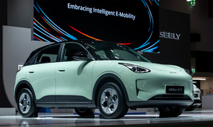 Chủ tịch Geely: Ngành ôtô toàn cầu đang thừa xe