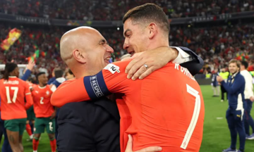 HLV Martinez: 'Bồ Đào Nha vô địch nhờ kinh nghiệm của Ronaldo'