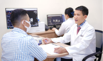 Trở về Việt Nam chữa ung thư