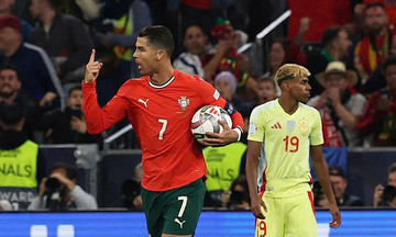 Ronaldo 'dạy Yamal một bài học'