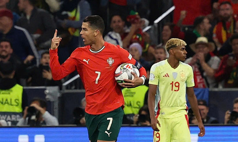 Ronaldo 'dạy Yamal một bài học'
