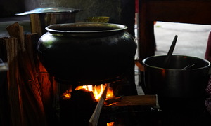 Bún bò lò củi 60 năm tại Huế