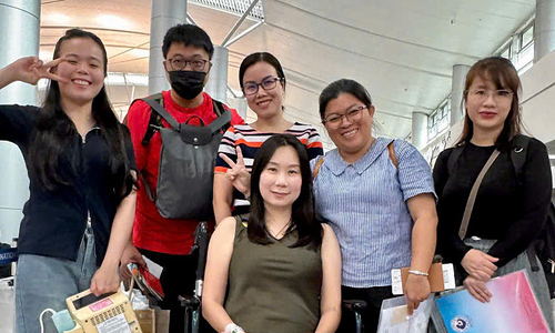 Bà bầu Singapore về nước an toàn